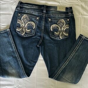 (B) Miss Me Dark Blue Jeans with Embroidered Detail size 36 curvy skinny jewels